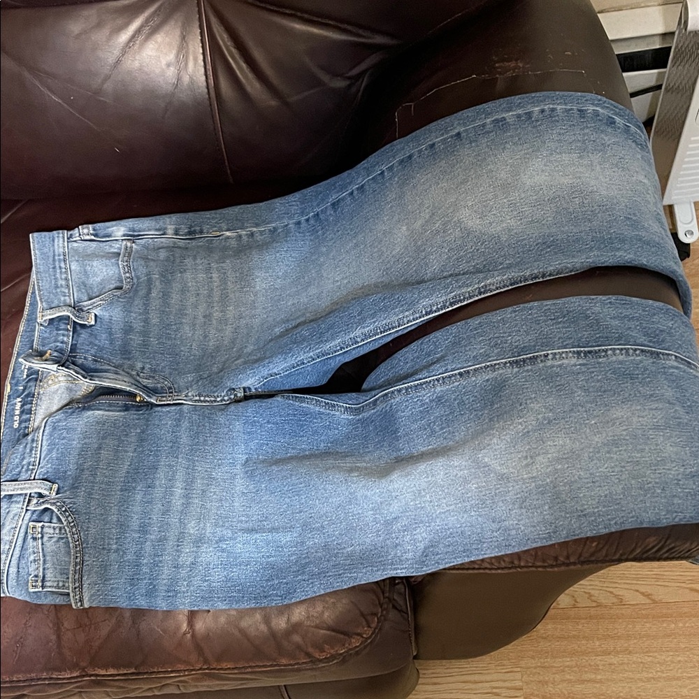 Old Navy Mid-Rise Wow Boyfriend Jeans